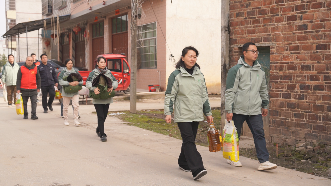洞口县民政局为民养老服务中心：寒冬慰问送温情 情暖特困老人心