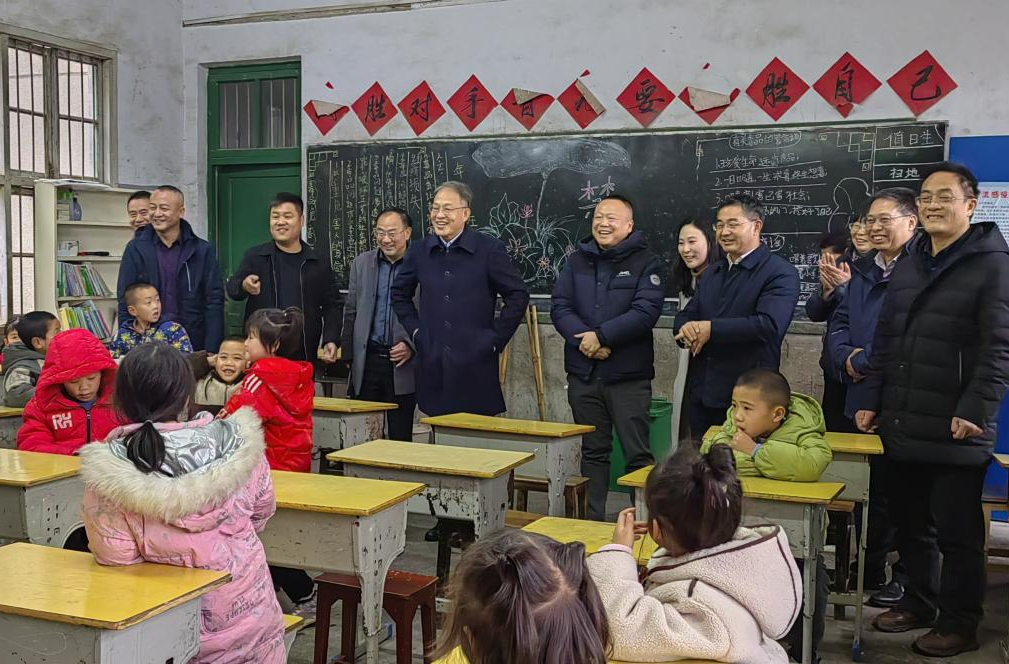湖南科技大学党委书记唐亚阳来古楼村开展走访慰问活动