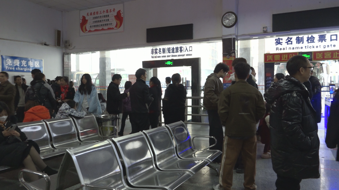 县交通运输局为滞留旅客提供暖心服务