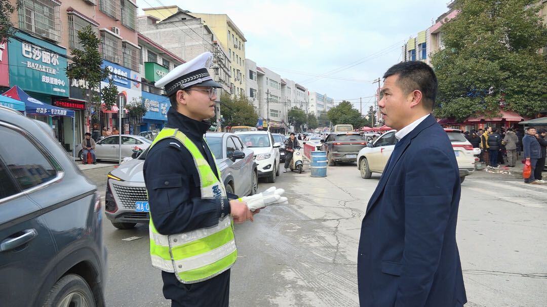 唐煜检查指导春节期间道路交通安全工作