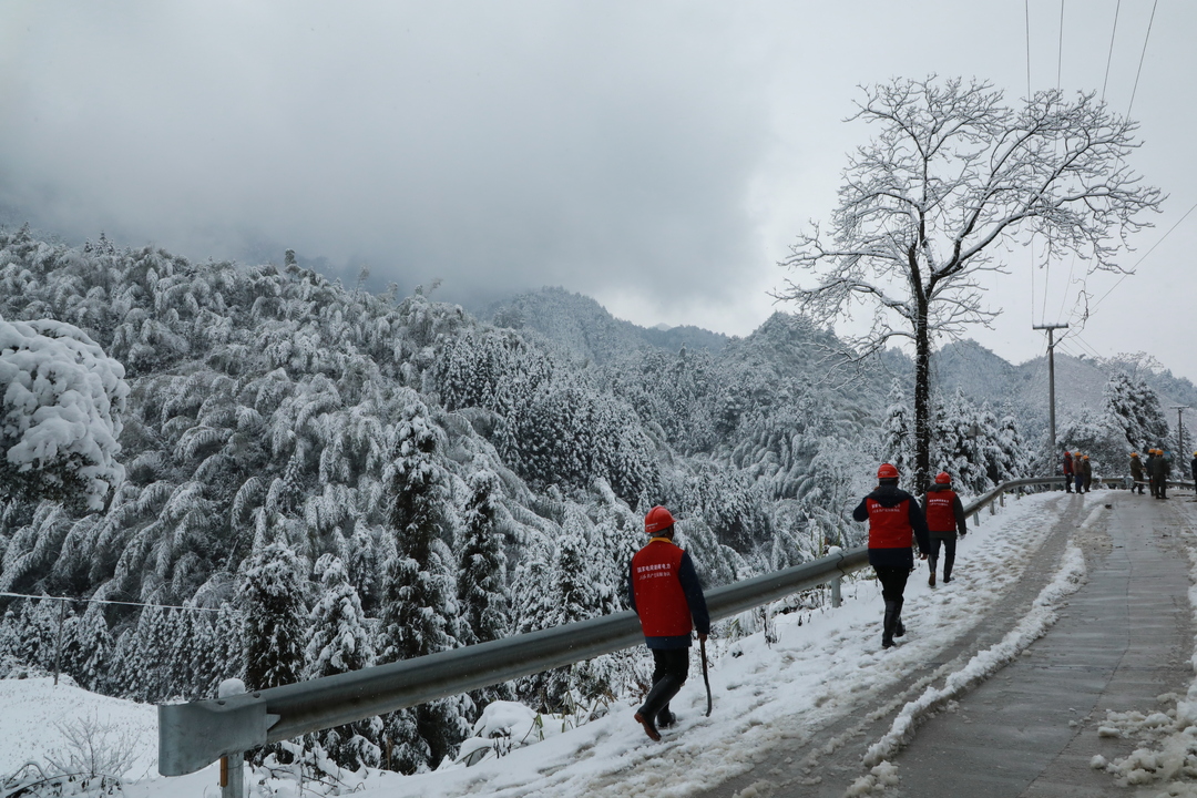 国网洞口县供电公司：冰雪“护电队” 再出发