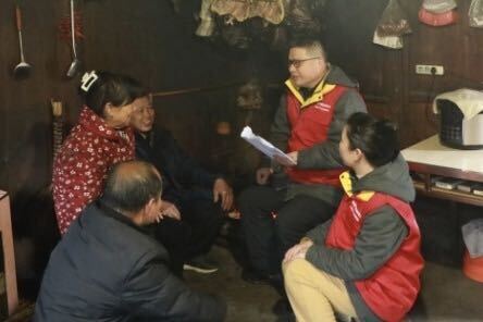 国网洞口县供电公司：“敲门行动”筑牢冬季安全用电屏障