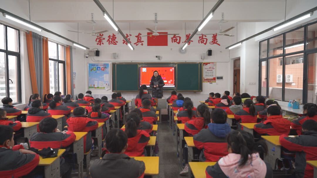 思源实验学校开学第一课 ：扣好“安全扣” 树立新目标