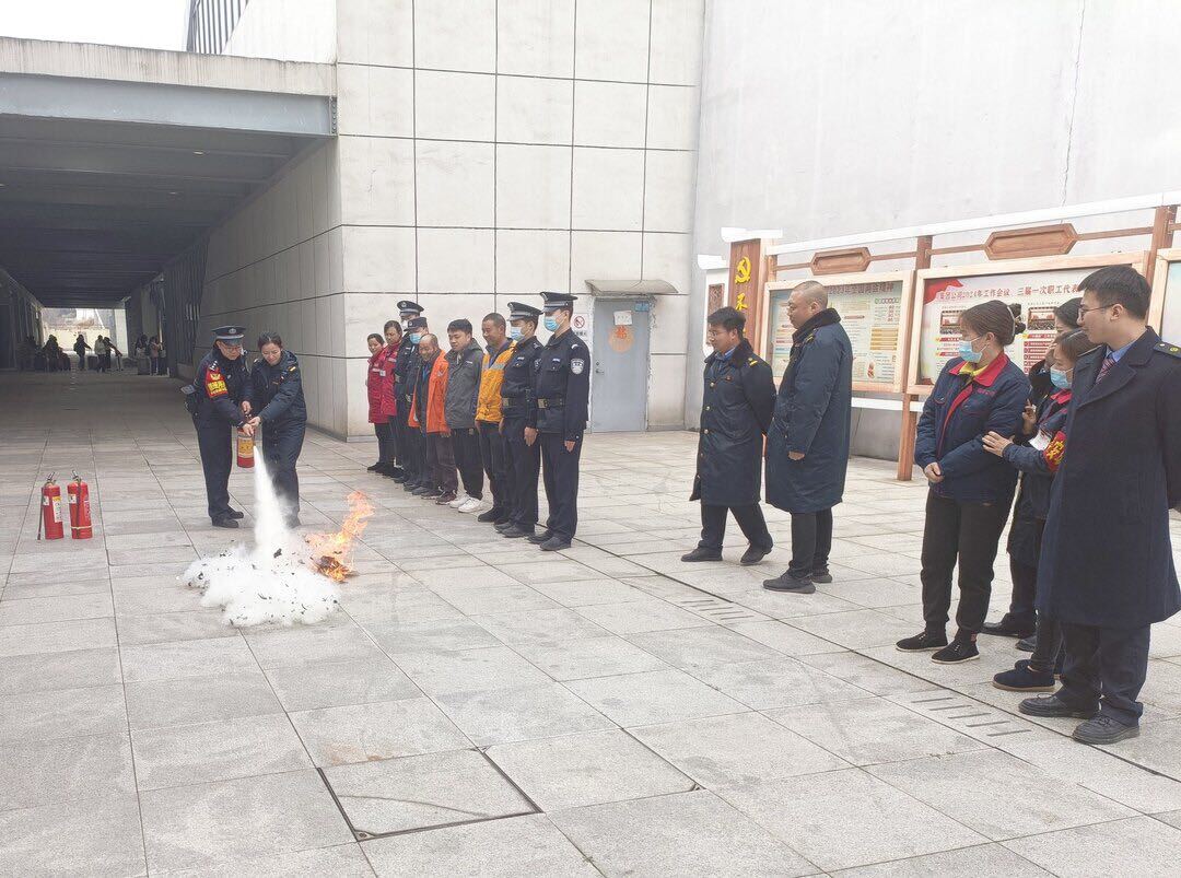 保障春运安全｜洞口高铁站开展安全检查和消防演练活动