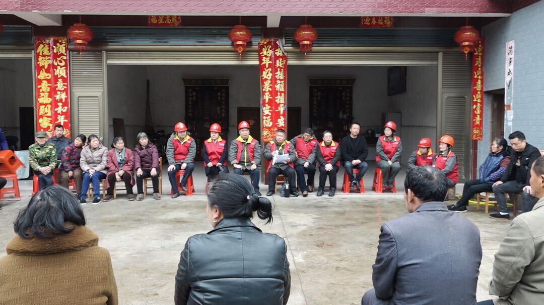 “电力雷锋”志愿服务走进三牛村
