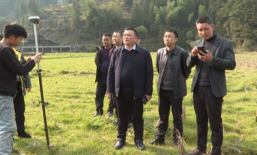 欧阳佑春调研山门至月溪110KV电力线路工程建设