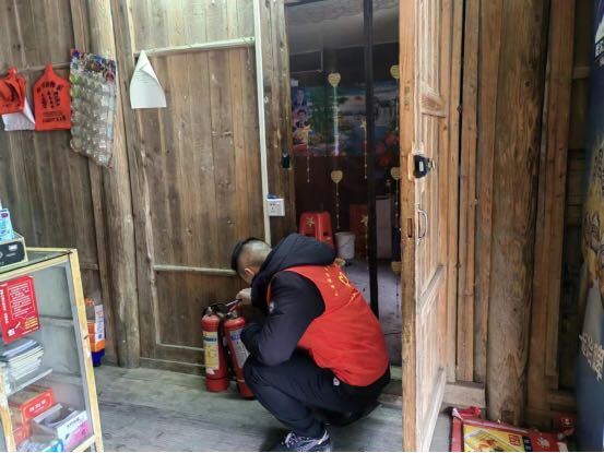 大屋瑶族乡开展校园周边环境安全检查