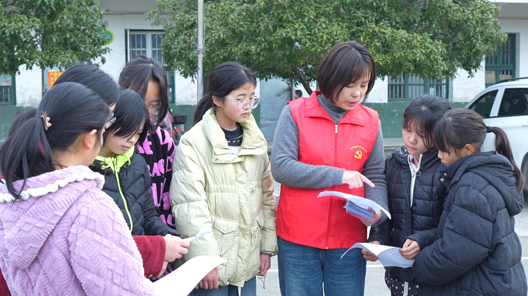 雪峰街道：全面成立“家长学校” 织密“利剑护蕾”防护网