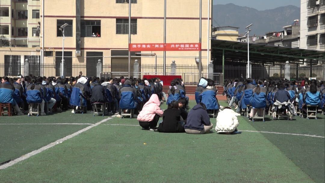 县检察院联合县教育局开展法治副校长暨“洞口妈妈”护蕾成长法治宣讲活动