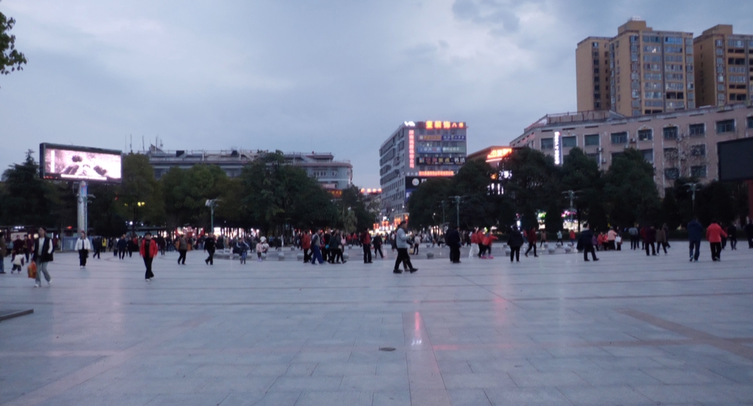 洞口县：广场文化活动丰富居民业余生活