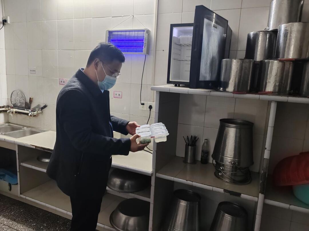 洞口县黄桥镇：开展校园食品安全排查整治专项行动守护师生舌尖上的安全