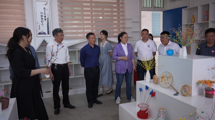 东莞市雪峰山公益服务中心、东莞市洞口商会：慰问特殊教育学校 传播爱心正能量