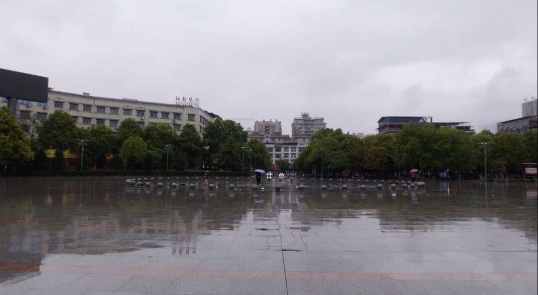 清明假期我县各地降雨量和降雨日数偏多