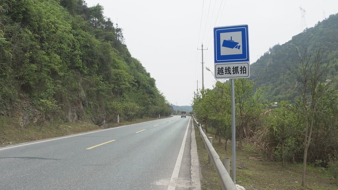我县三路段启用监控设备抓拍机动车违法行为