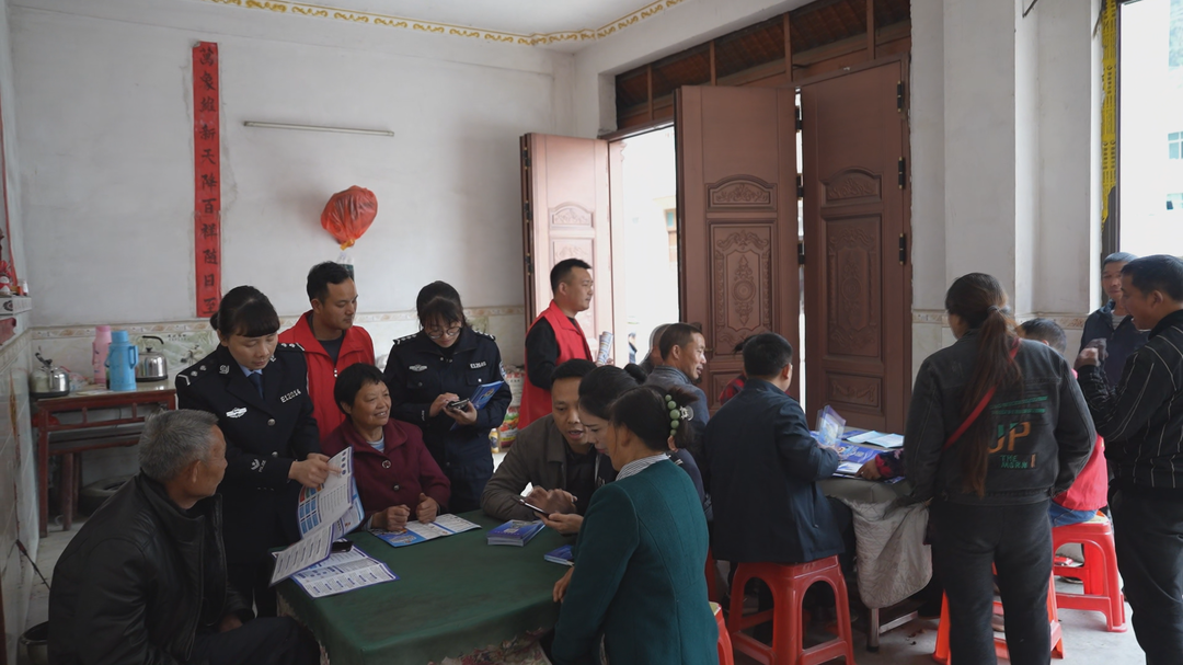 县反诈中心、县公安局联合开展反诈宣传“六进”活动