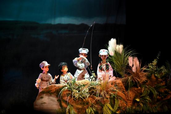 天啦，木偶戏也可以这么好看！5月15日湖南省木偶皮影艺术保护传承中心来洞口演出！家长朋友们快带上您的小孩来感受传统艺术的魅力吧！