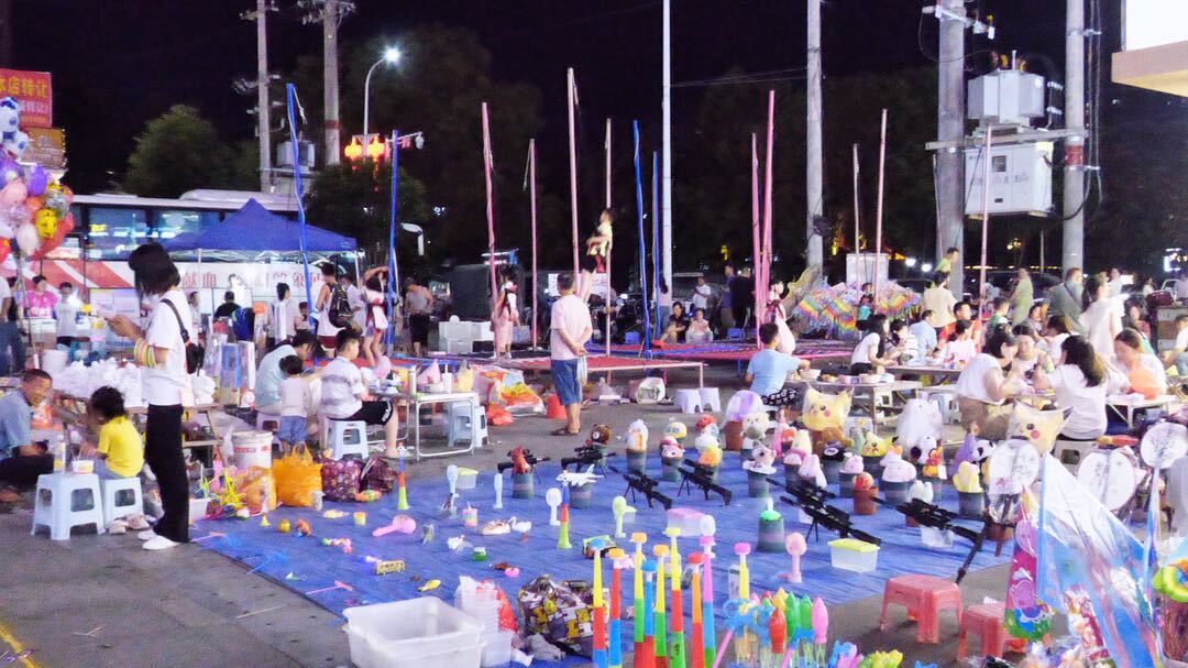 洞口：“夜经济”升温 为城市消费增添新动能
