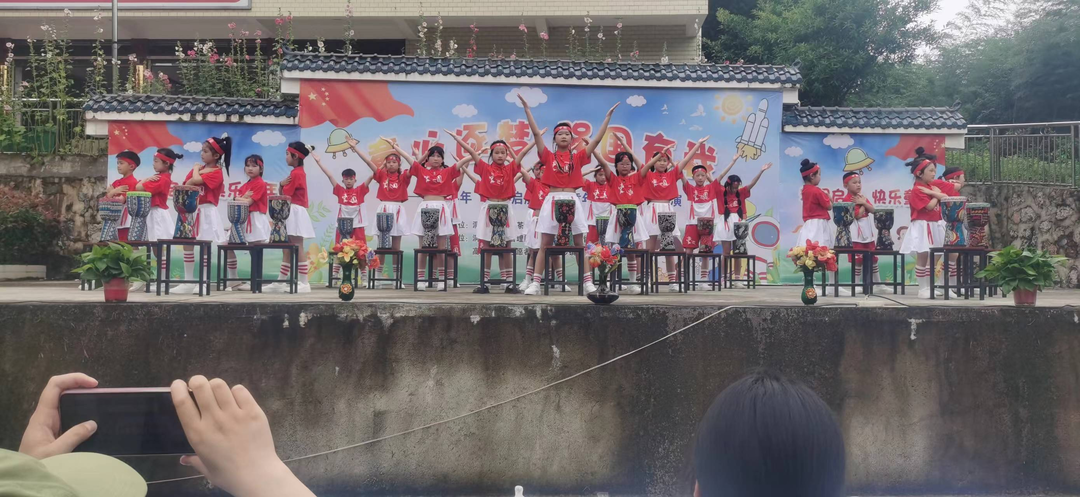洞口县茶场学校举行“童心逐梦  强国有我”庆“六一”文艺汇演