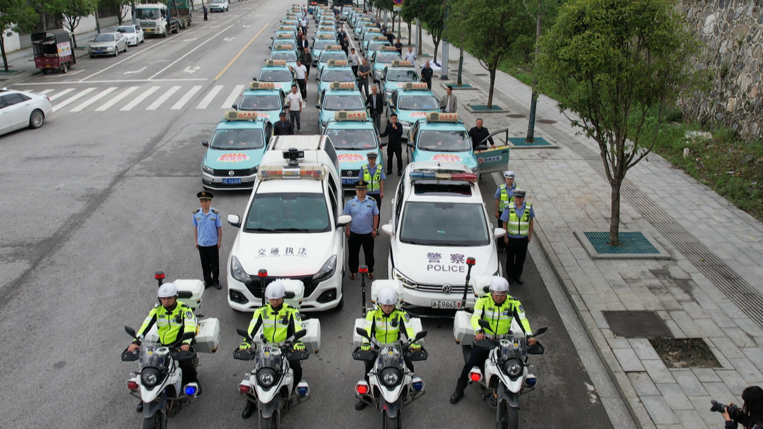 洞口：220台爱心送考车护航高考
