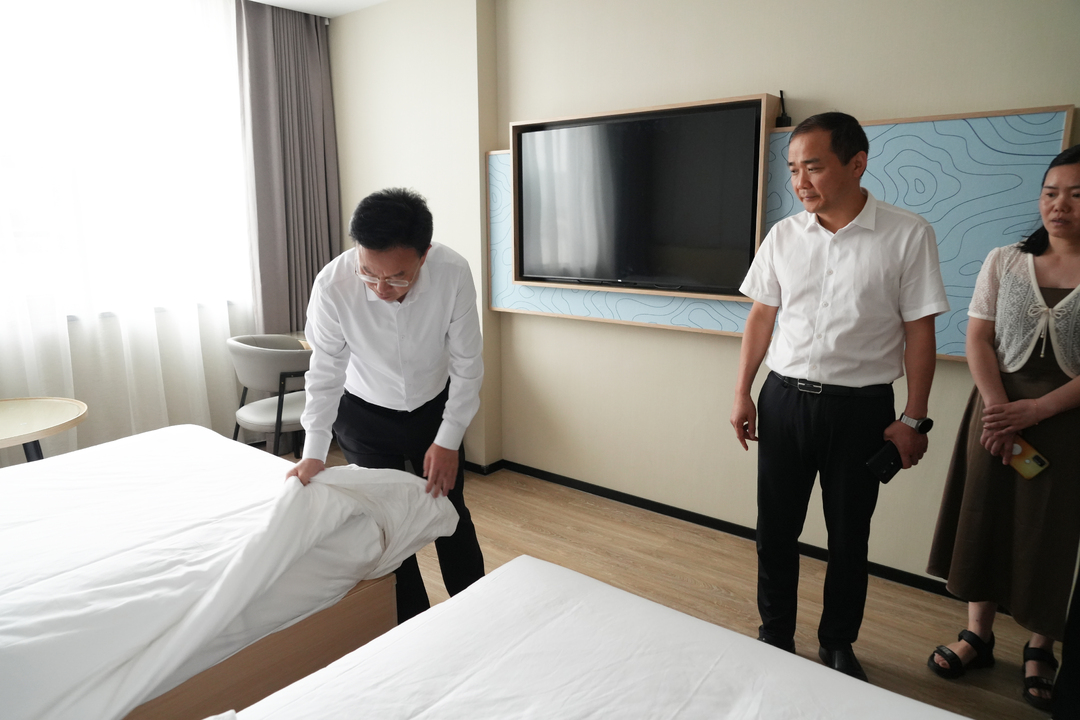 ﻿吴韬、贺永亮巡查高考准备工作：用心用情做好高考组织保障  确保高考安全平稳进行