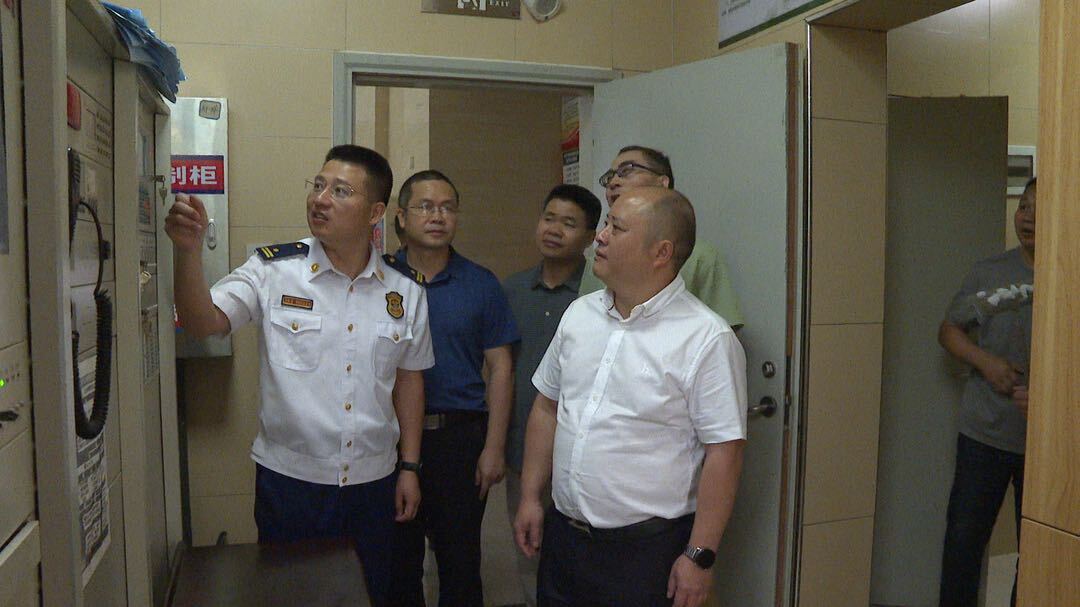 肖黎明督导城区假期安全生产工作