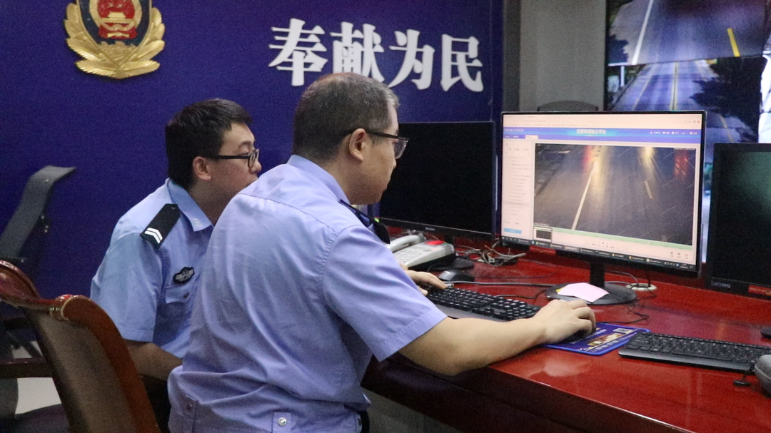 未成年无证驾驶肇事逃离现场 洞口交警迅速破案(图2)