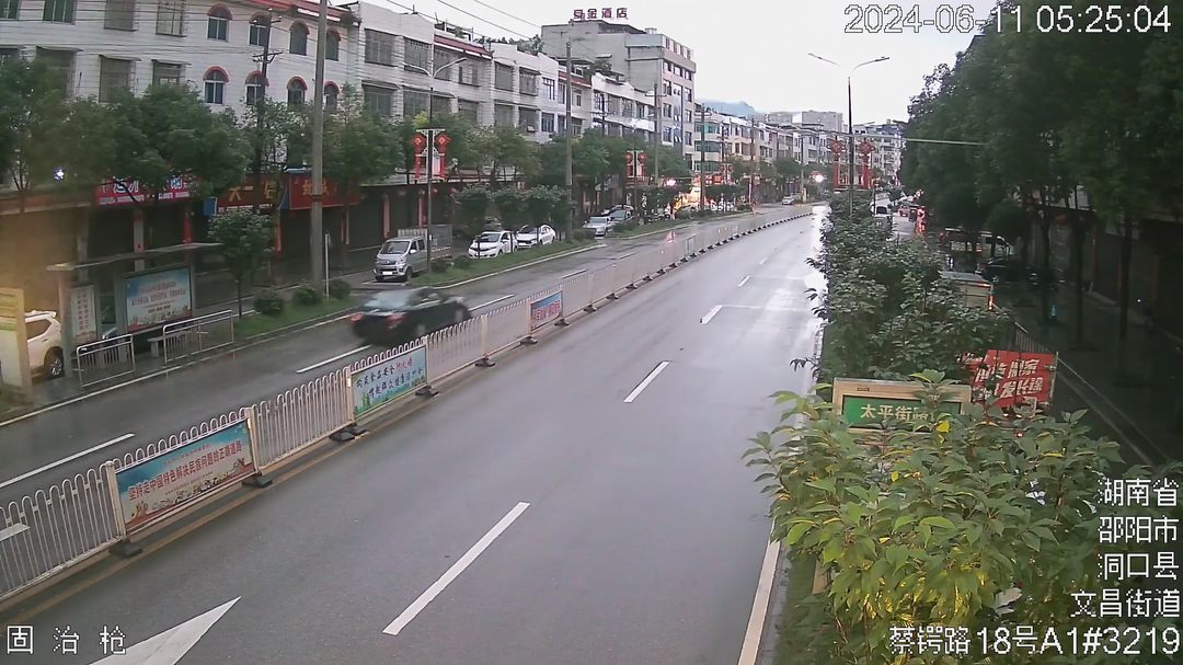 未成年无证驾驶肇事逃离现场 洞口交警迅速破案(图1)