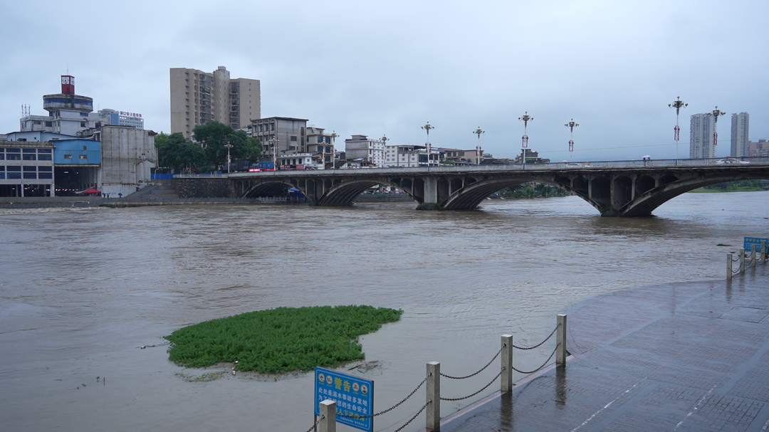 应对强降雨天气 洞口县启动防汛IV级应急响应(图1)
