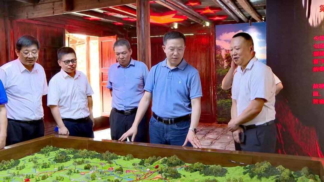 推动各项工作快落地真落实早见效  龚红果到洞口县调研督导当前重点工作  (图1)