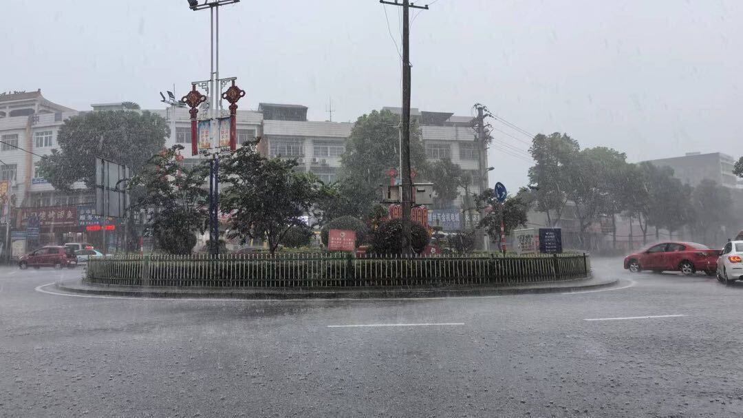 洞口县迎来暴雨天气