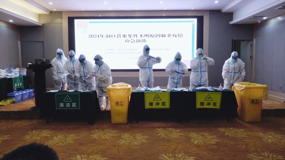 洞口县开展2024年不明原因聚集性肺炎暨洪涝灾害卫生应急演练(图2)