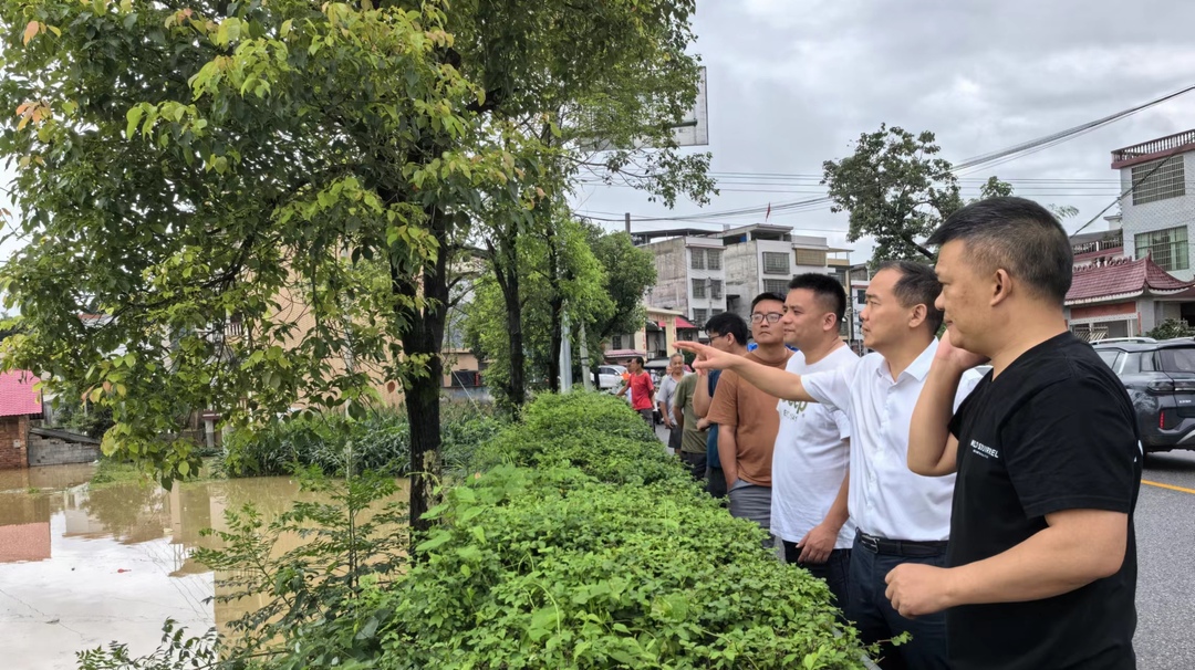 贺永亮检查调度防汛救灾工作：全力保障人民群众生命财产安全(图1)