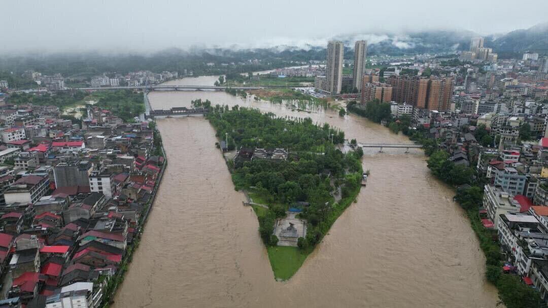 洞口县3000余名党员奋战抗洪抢险一线
