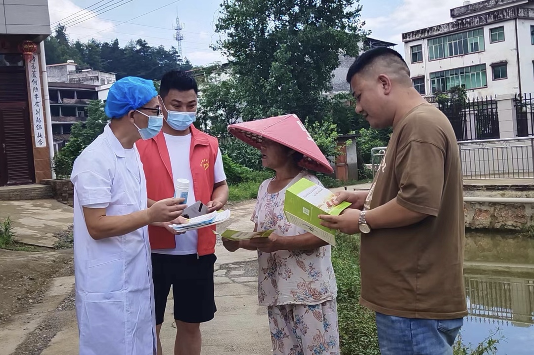 洞口：洪水退后忙消杀 筑牢群众“健康墙”(图1)