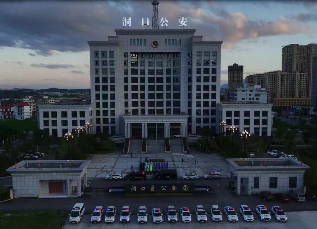 洞口公安启动夏夜治安巡查宣防集中统一行动(图1)