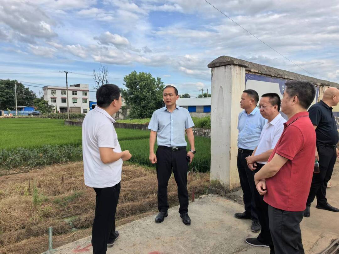 贺永亮到高沙镇、黄桥镇督导中央生态环境保护督察交办件办理、重点项目建设等工作(图1)