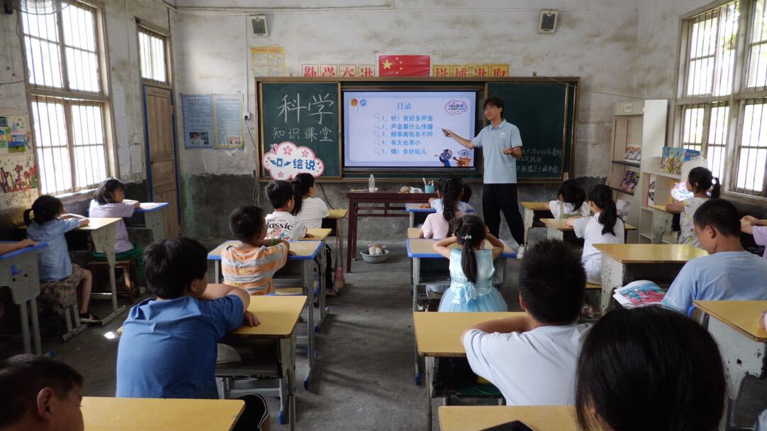 湖南科技大学师生走进洞口县开展暑期“三下乡”社会实践活动