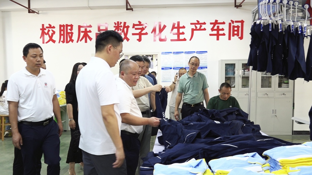 聚焦服装产业 助力企业发展——洞口县举行“企业家日”活动(图2)