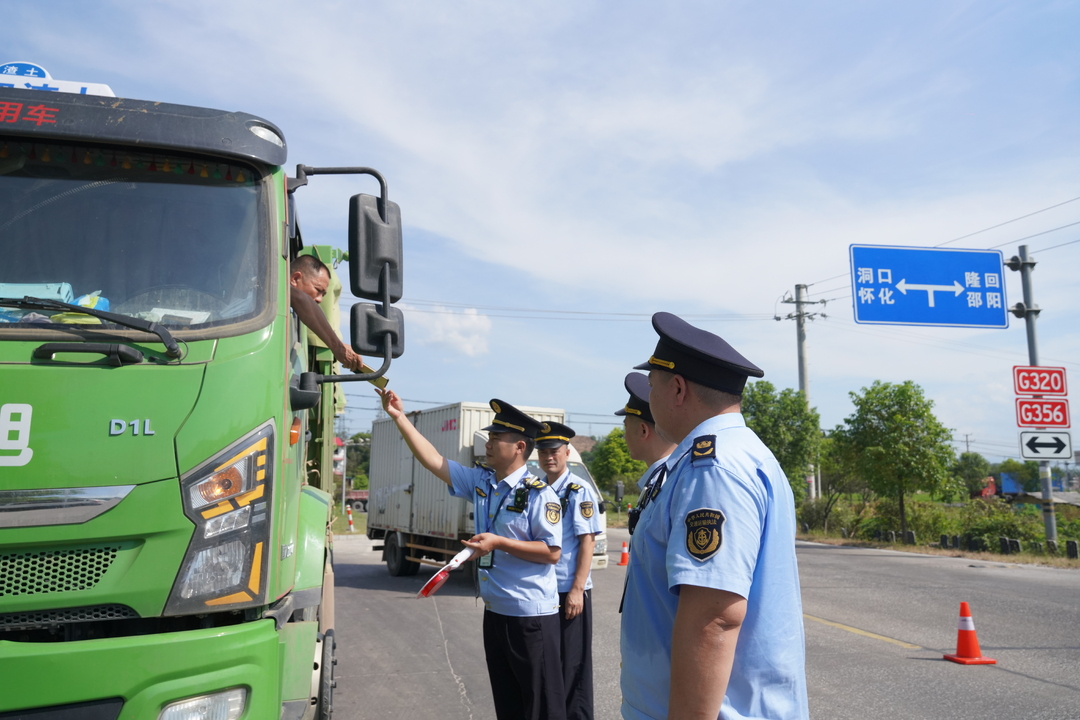 县交通运输执法大队开展道路运输领域“打非治违”专项整治行动