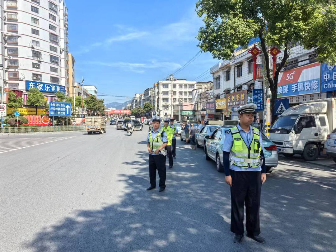 縣公安局交警大隊持續(xù)開展摩托車、電動車易肇事肇禍交通違法行為專項整治行動