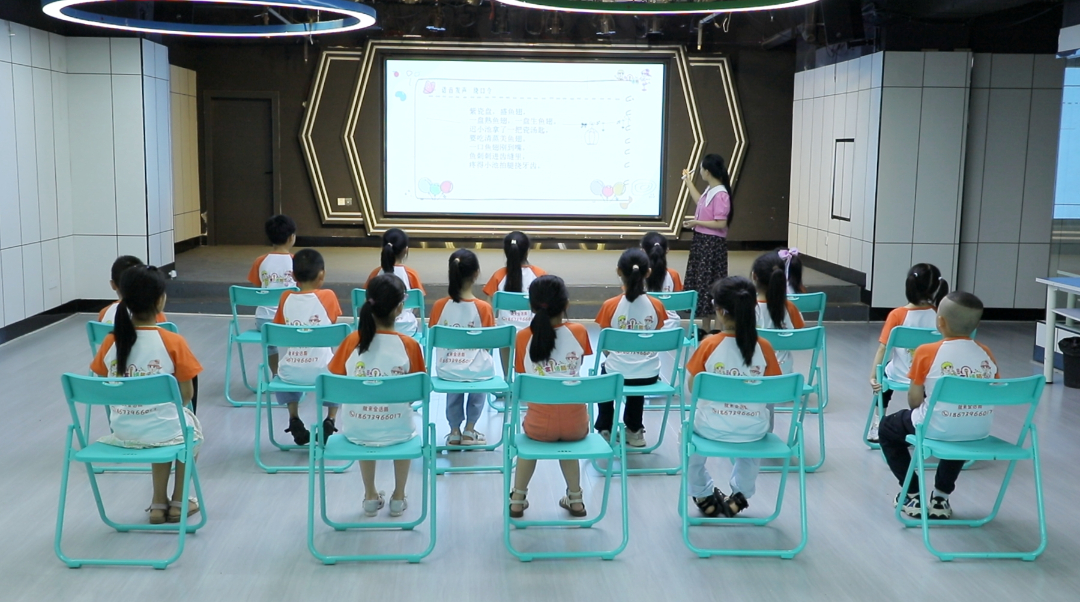 FM105.5《我在洞口挺好的》| 逐梦玫瑰：吴纯、刘丹、黄荷茗的语言艺术之旅(图4)