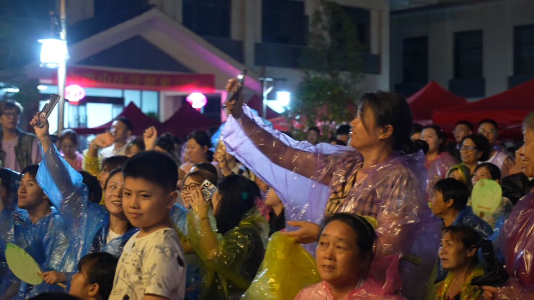 洞口首届“宋窑很摇，大湾之约”摇滚音乐节开幕(图2)