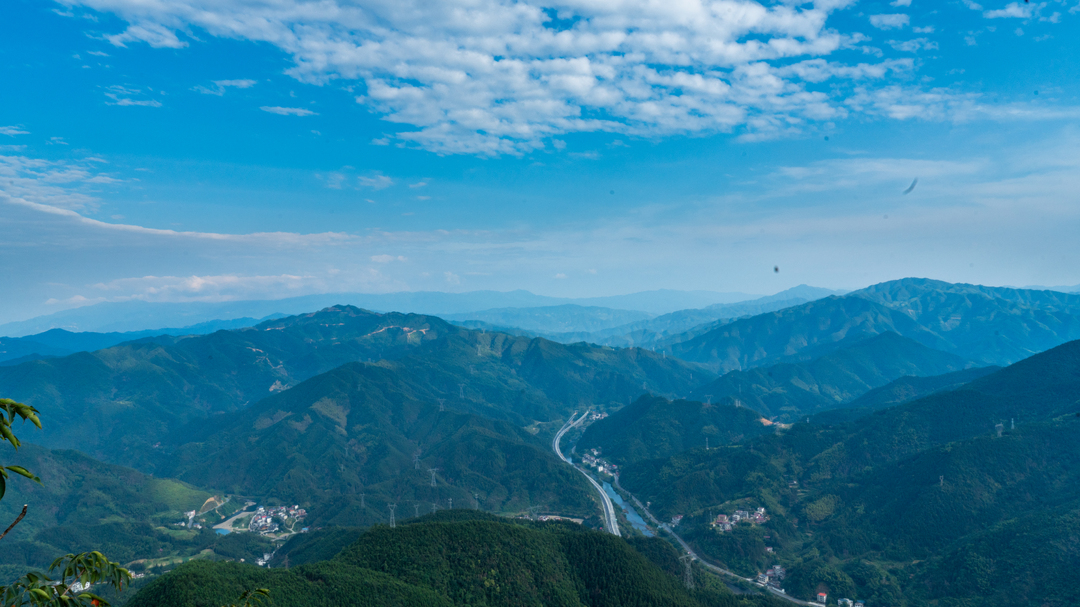 洞口﻿平古旅游专线公路参选2024年度“湖南省最美农村路”(图1)