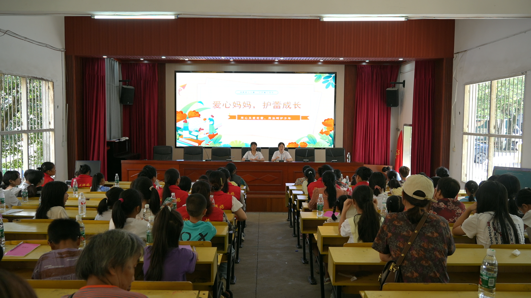 江口镇：“爱心妈妈”在行动 用爱陪“童”度暑期