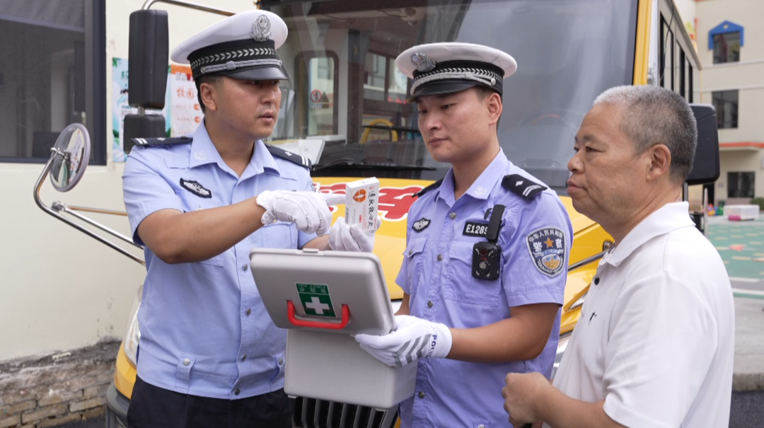 洞口：校车“体检”迎开学(图2)