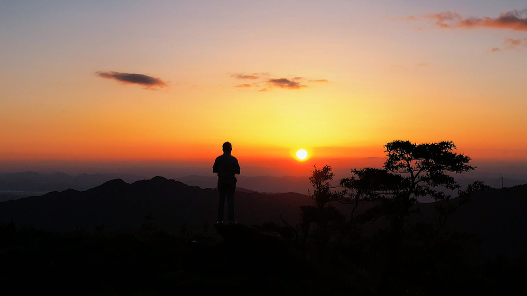洞口龙坪山：醉美夕阳落西山 斜晖染红半边天