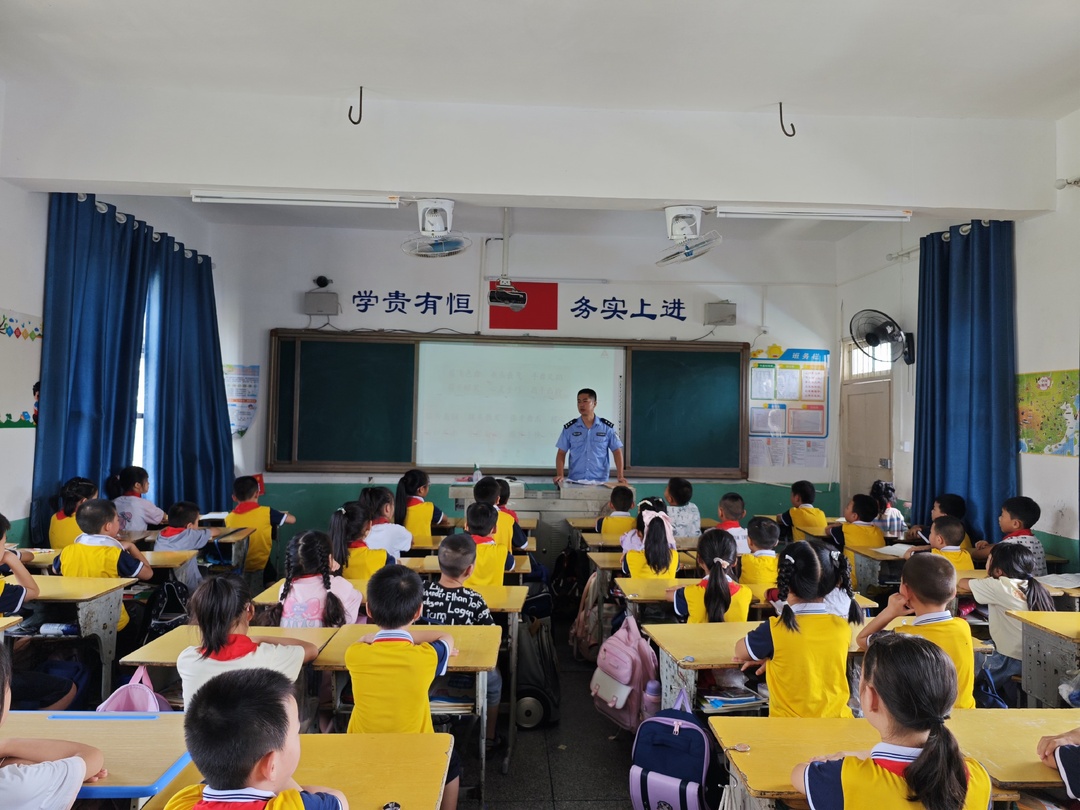 洞口县文昌街道第三小学开展法制宣讲进校园活动