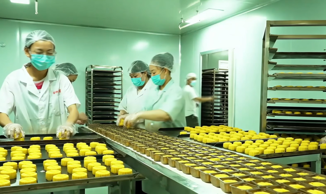 洞口：月饼订单暴涨 企业开足马力生产(图2)