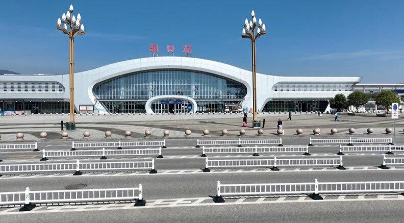 中秋假期 洞口高铁站到发旅客超2万人次(图1)