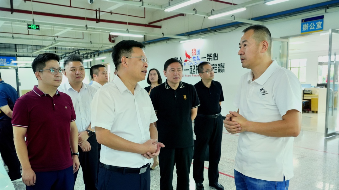 ﻿吴韬到洞口经开区开展“两重”“两新”送解忧专项行动(图1)